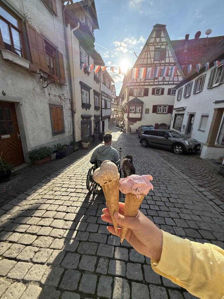 Zwei Kugeln Eis in der Waffel